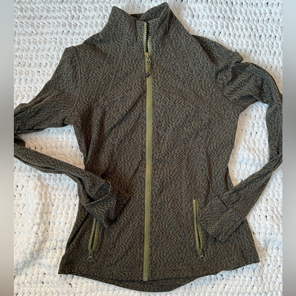 Lulu lemon size 6 zip up running jacket (no tag)